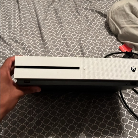 xbox one s with controller - Picture 2 of 4
